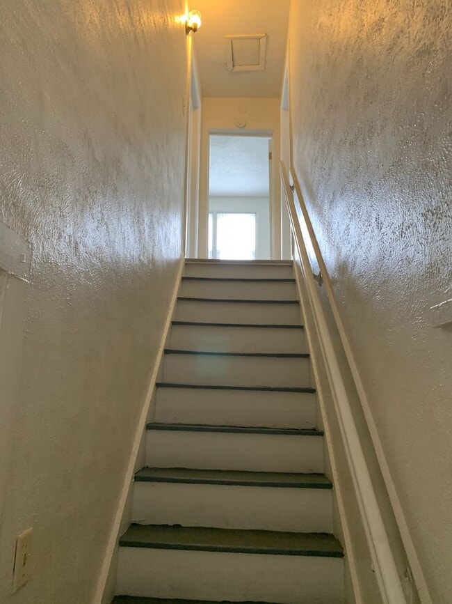 Building Photo - 3 or 4 bedroom (3 bedrooms+ bonus room) House in Rum Village