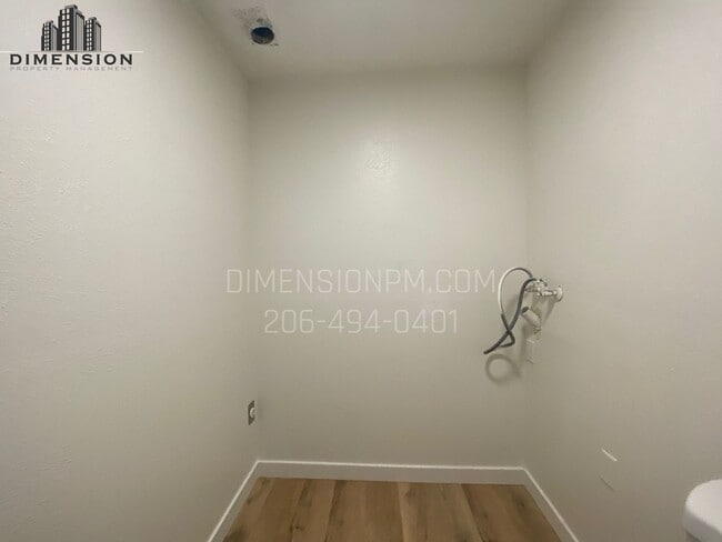 Building Photo - Charming 3 bed 2.5 Bath Duplex in Auburn