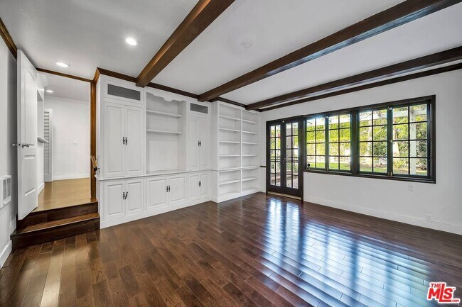 Building Photo - 618 N Rodeo Dr