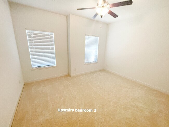 Building Photo - Pet Friendly End Unit Townhome