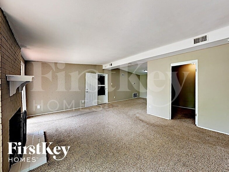 Building Photo - 805 Robinwood Dr