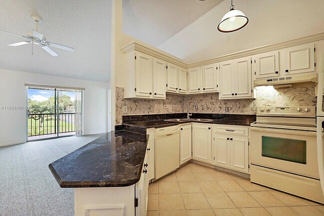 Building Photo - 6568 Chasewood Dr