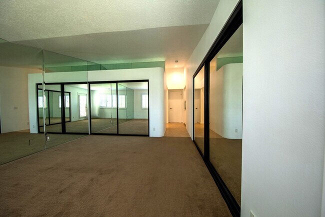 Building Photo - Sought after 2 bedroom 2 bath upstairs con...