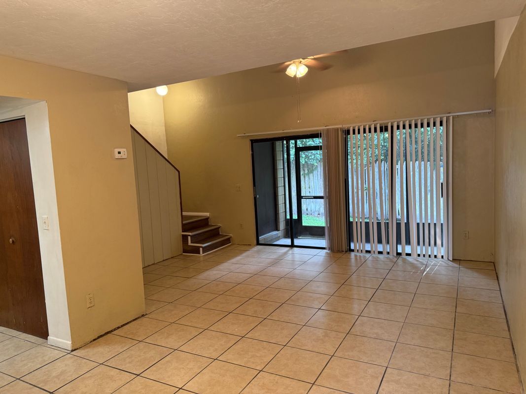 Building Photo - 4304 SW 70th Terrace