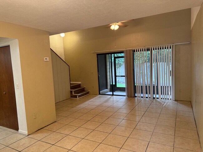 Building Photo - 4304 SW 70th Terrace