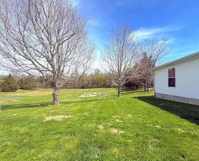 Building Photo - **August 2026** 3 bed | 2 bath with HUGE yard, Bonus Room, Fire Pit & Garage.