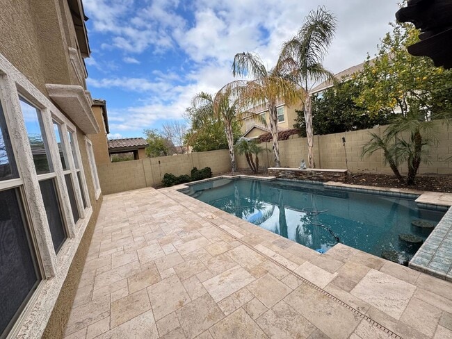 Building Photo - Beautiful 4 Bedroom - 2.5 Bath with Lots of Bonuses - Gilbert