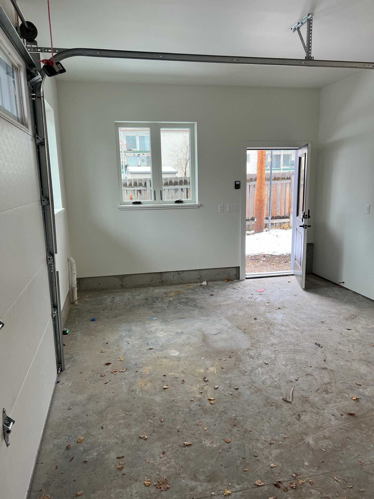 Building Photo - 220 S Willson Ave
