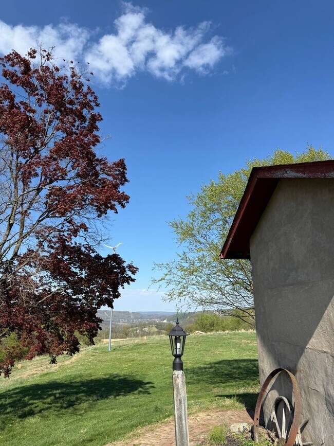 Building Photo - Charming One-Bedroom Cottage on 60-Acre Farm