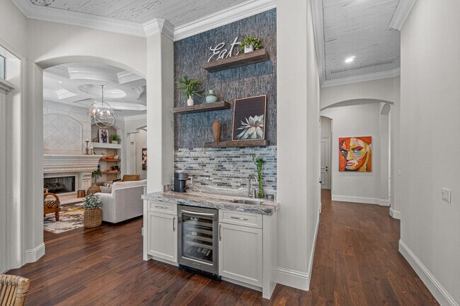 Building Photo - 2280 Queen Palm Rd