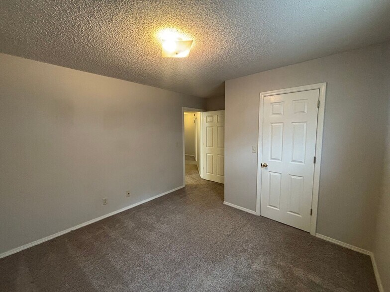 Building Photo - 507 Camellia Dr