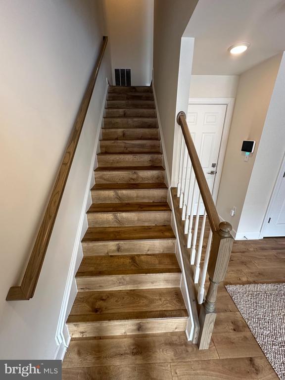 Building Photo - 127 Capital Ct