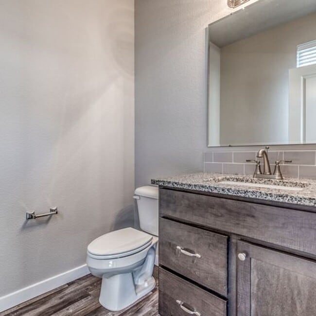 Building Photo - 4-Bedroom Townhome in West Boise