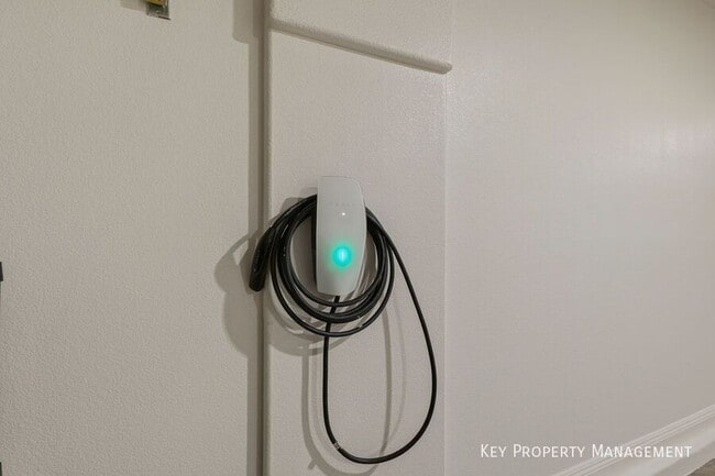 Building Photo - 956 Via Canale Dr