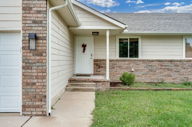 Building Photo - "Spacious 4-Bedroom Gem with 3 Full Baths ...