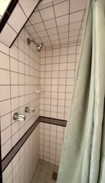 Building Photo - 6089 Cashio St