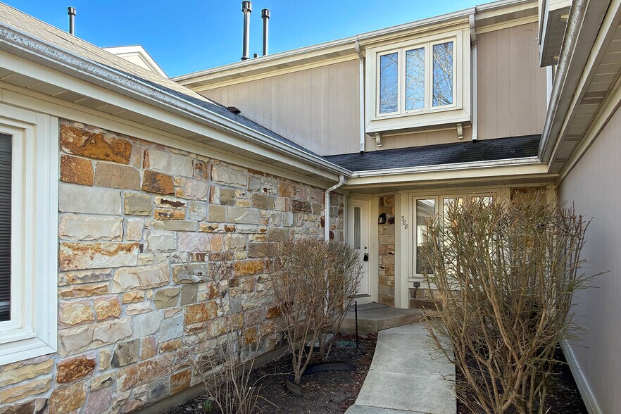 Building Photo - 388 Kildeer Ln