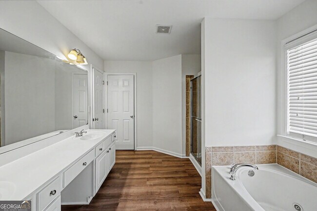 Building Photo - 8330 Grenadier Trail
