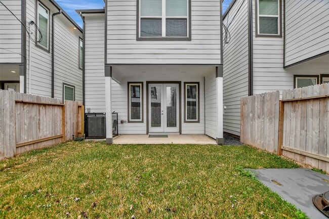 Building Photo - 119 E 43rd St