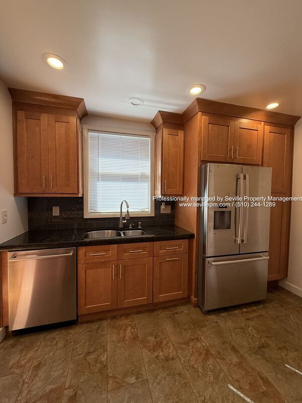 Building Photo - 2951 Madera Ave