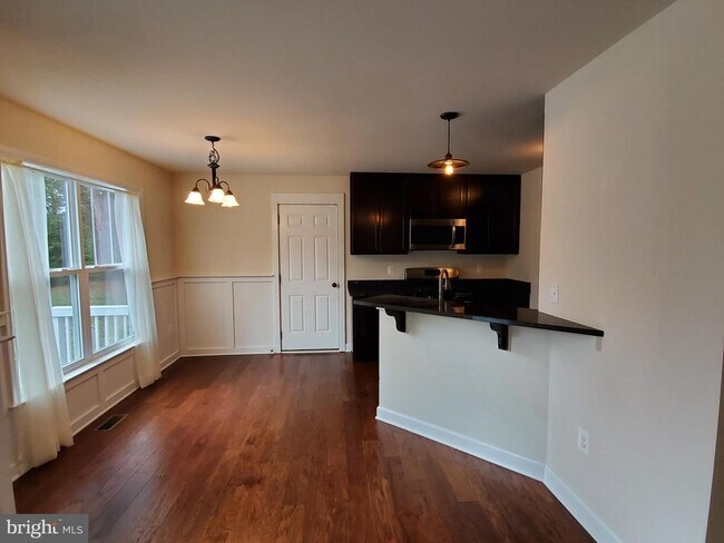 Building Photo - 10510 Woodland Dr