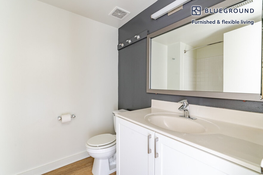 Building Photo - 4650 Washington Blvd