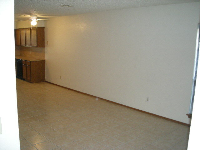 Building Photo - 716 Swan Lake Rd