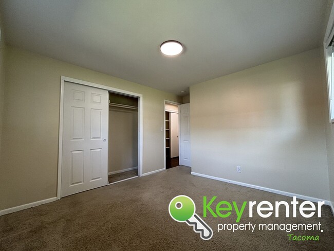 Building Photo - Gorgeous 3 Bed 1 Bath Home in Lakewood, WA!