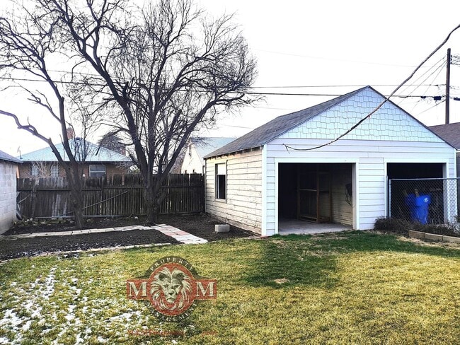 Building Photo - 3 Bd 1 Ba Home with Hardwood Floors in Midvale