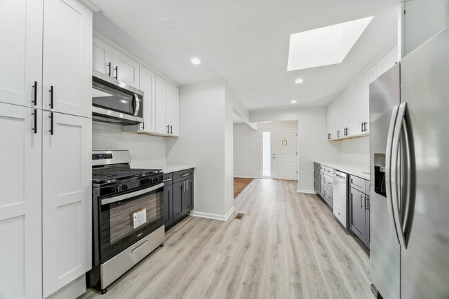 Building Photo - 554 E 168th Pl
