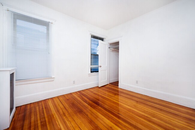 Building Photo - 121 Browne St