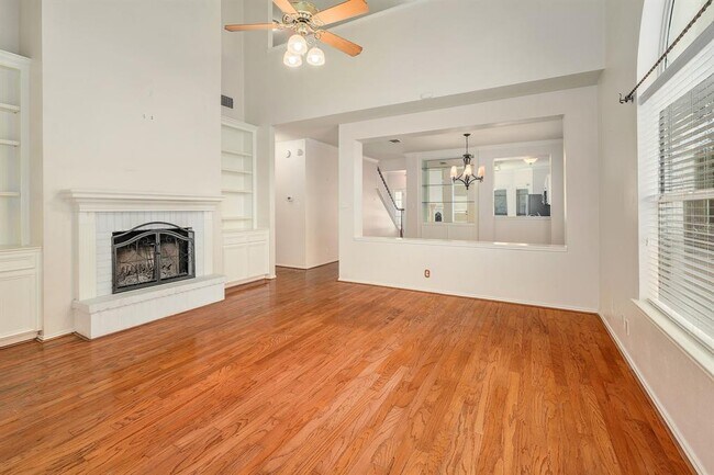Building Photo - 9401 Caracas Dr