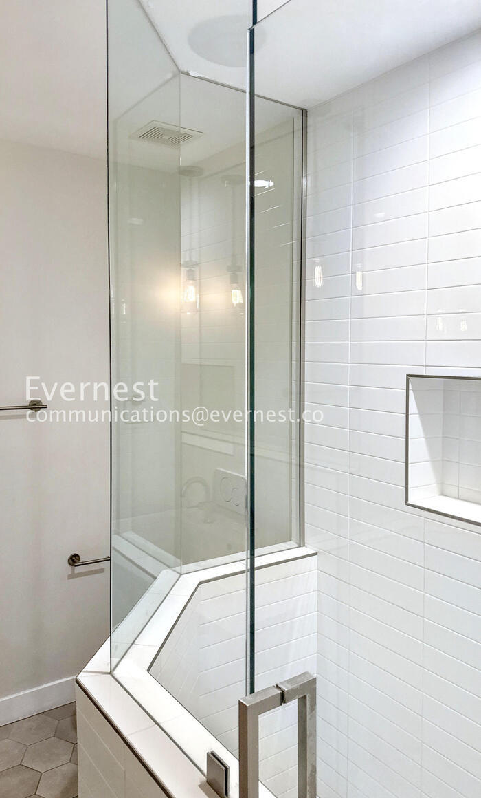 Building Photo - 21 E 6th St