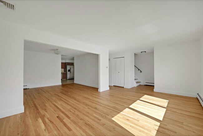Building Photo - 2413 Hammett Ave