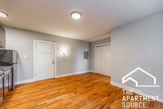 Building Photo - 4546 N Damen Ave