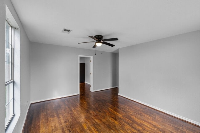 Building Photo - 206 S Cleveland St