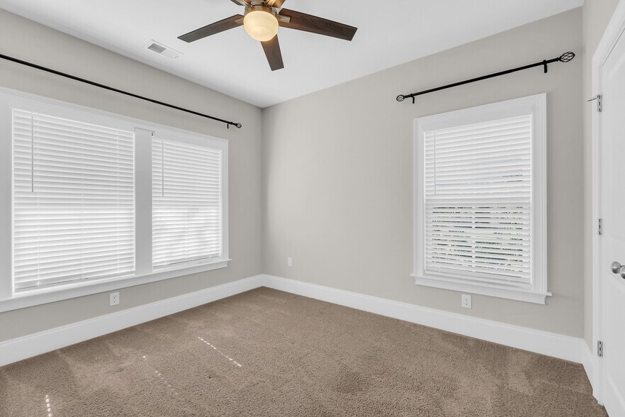 Building Photo - 1758 Edgewood Dr