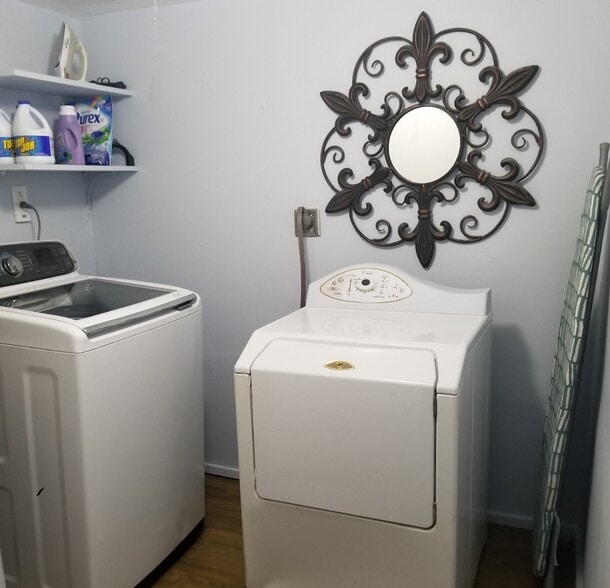 Building Photo - 1901 River Oaks Dr