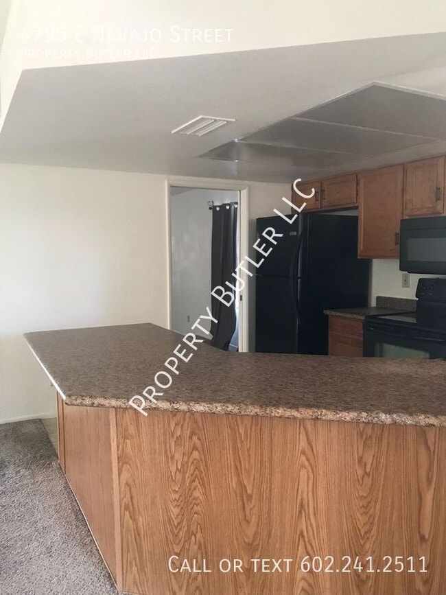 Building Photo - 4795 E Navajo St