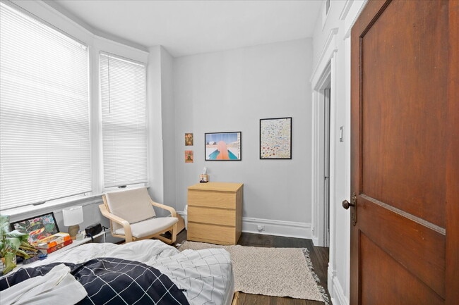 Building Photo - "Charming 3-Bed Duplex with Hardwood Floors & Cozy Fireplace - 6114 Waterman Blvd, St. Louis!" ST...