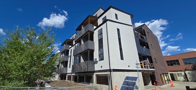 Building Photo - 2301 Pearl St
