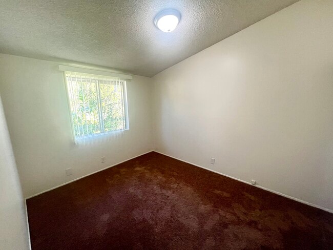 Building Photo - Conejo Park Apartments