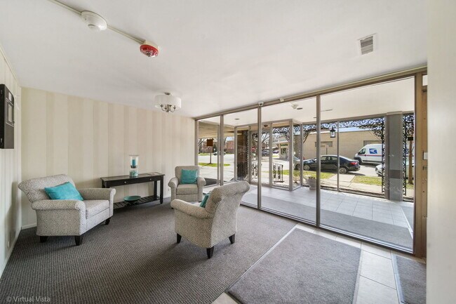 Building Photo - 1601 N 76th Ct