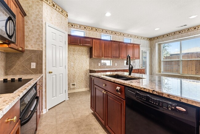 Building Photo - 7906 Glenn Cliff Dr