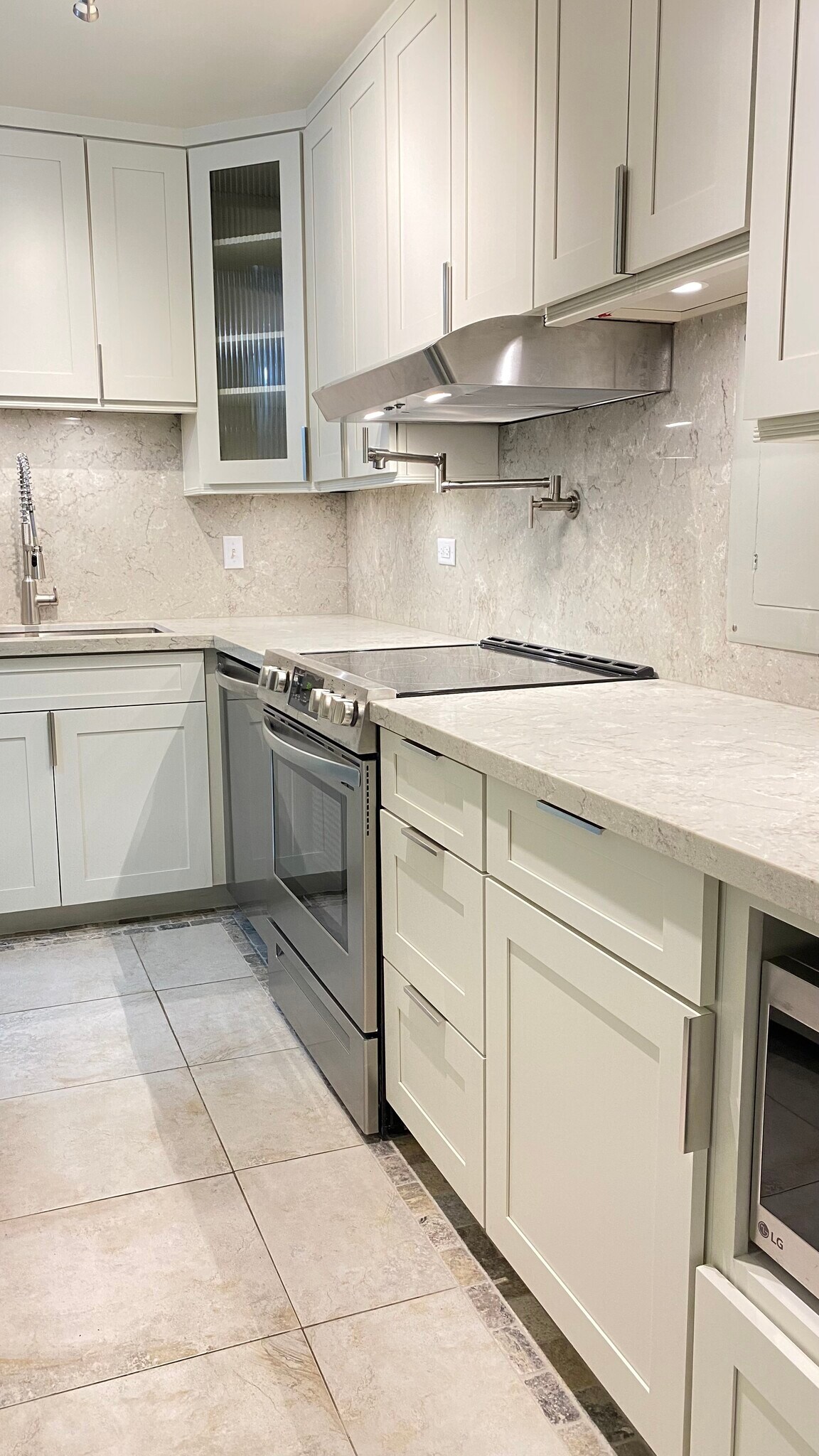 New kitchen and appliances, 2021 - 501 Hahaione St