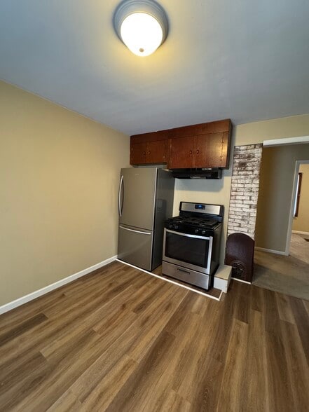 Building Photo - 203 Church St