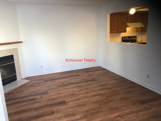 Building Photo - CHARMING 2-STORY TOWNHOUSE IN DESIRABLE SA...