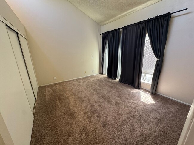 Building Photo - 2 Bedroom 1 Story Town Home