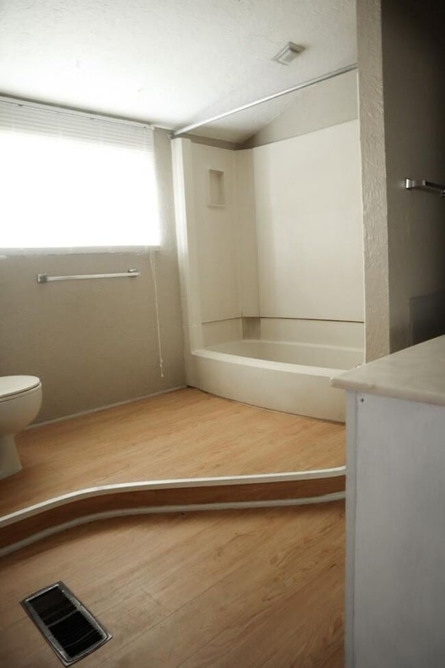 Building Photo - 4144 Hinsdale Rd