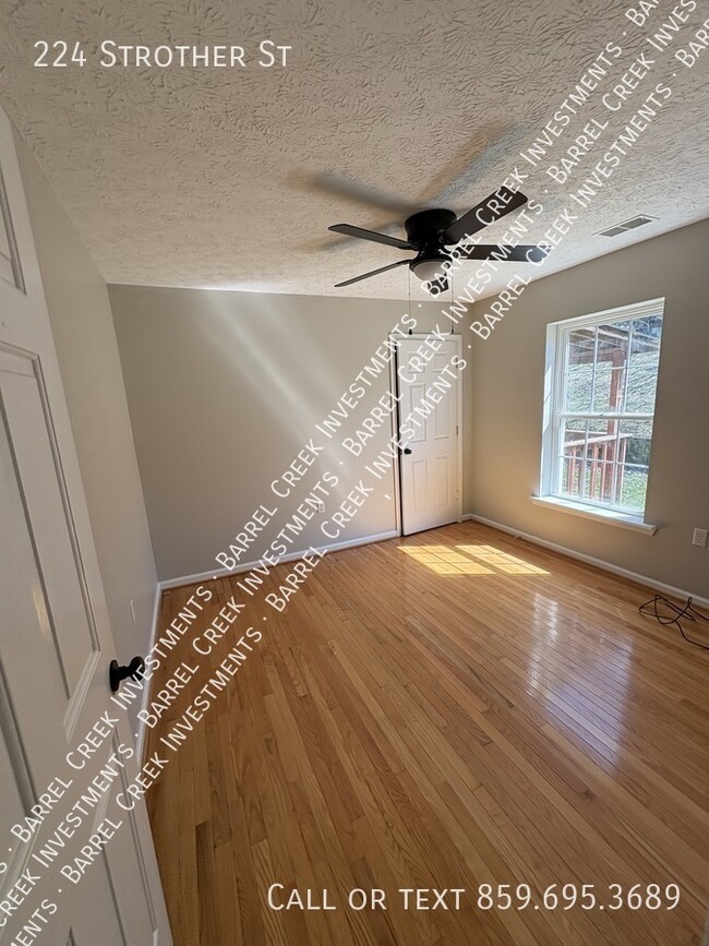 Building Photo - 224 Strother St